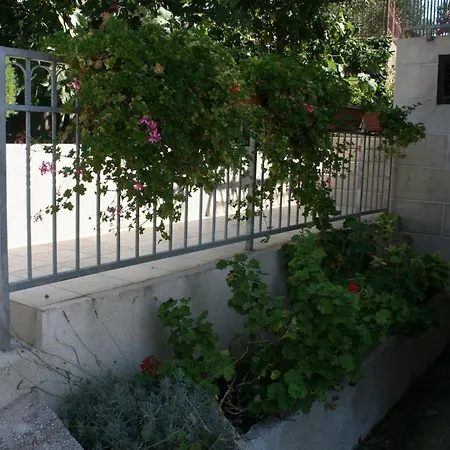 דירה Okrug Donji 6859b